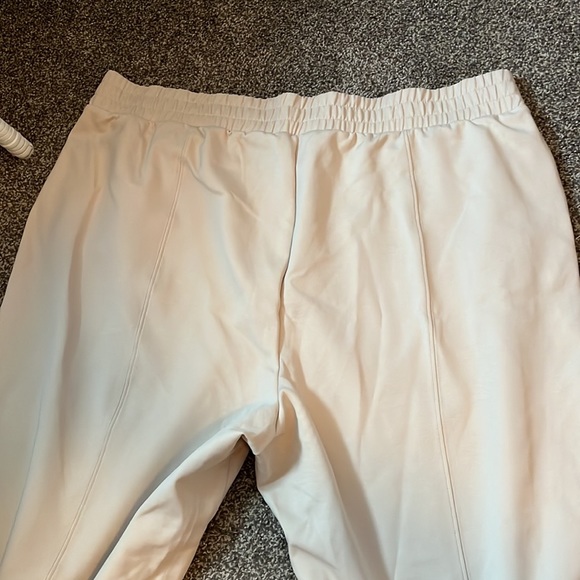 Old navy comfy trousers - Picture 3 of 3